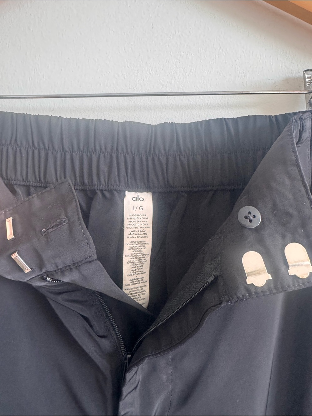 Alo Yoga | High Waist Break Line Celana Cargo Jogger Pants - Black Large - Picture 11 of 12